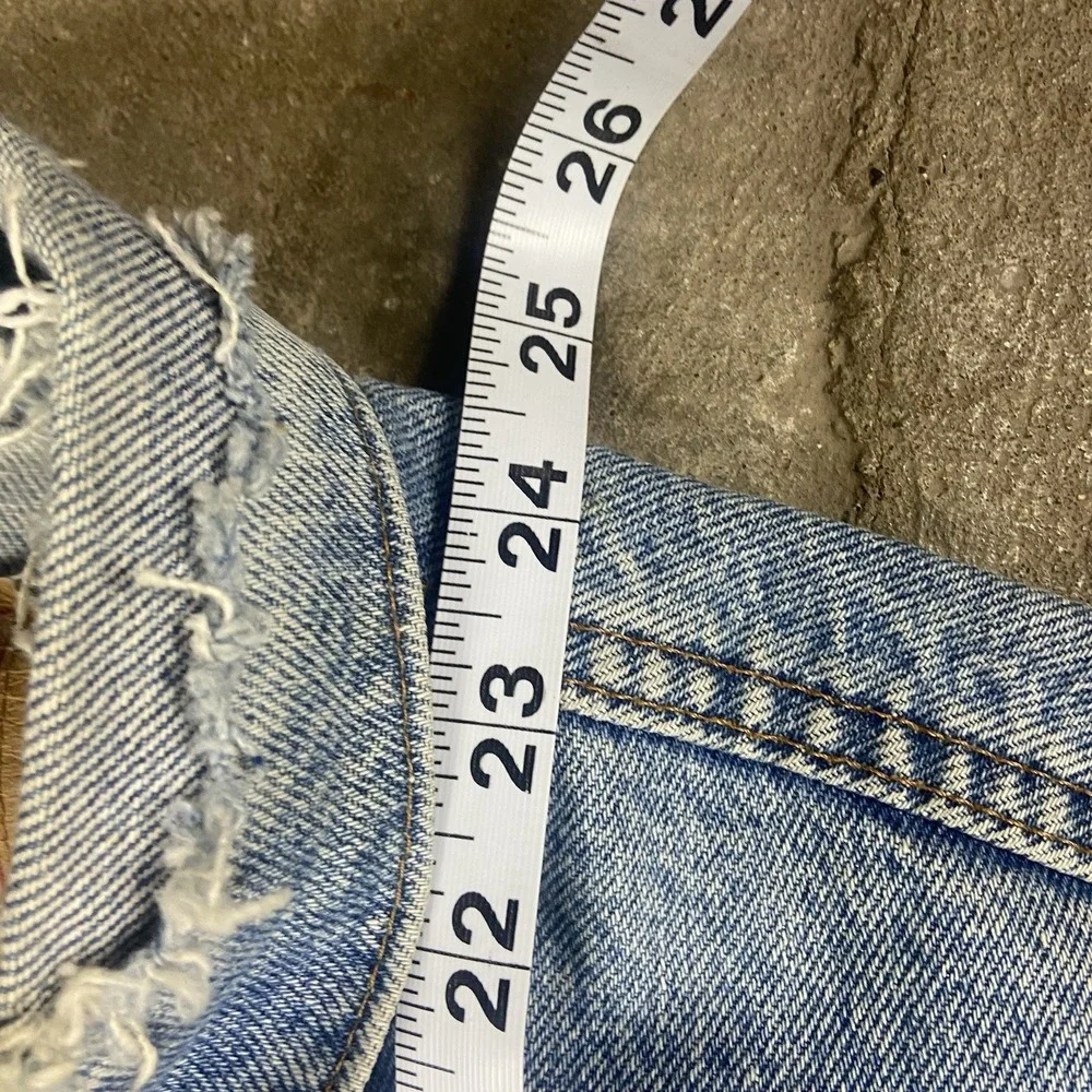 Levi's Jean Jack Size 40 Blue Denim Medium Wash Distressed Button Down